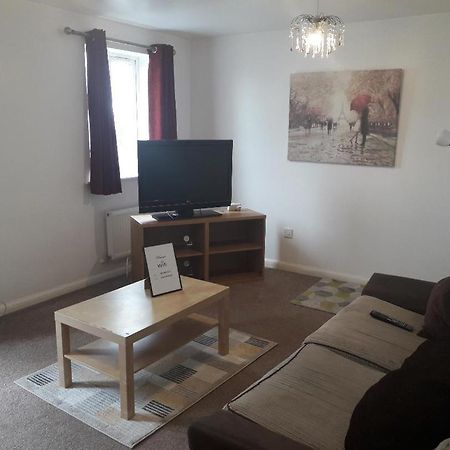 5 Bed House With Free Secure Parking In Pleasant Quiet Location Villa Wolverhampton Luaran gambar