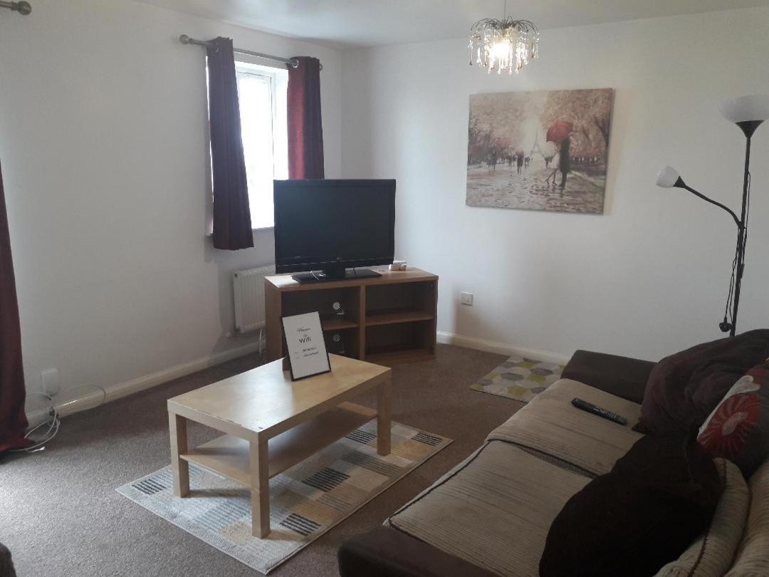5 Bed House With Free Secure Parking In Pleasant Quiet Location Villa Wolverhampton Luaran gambar
