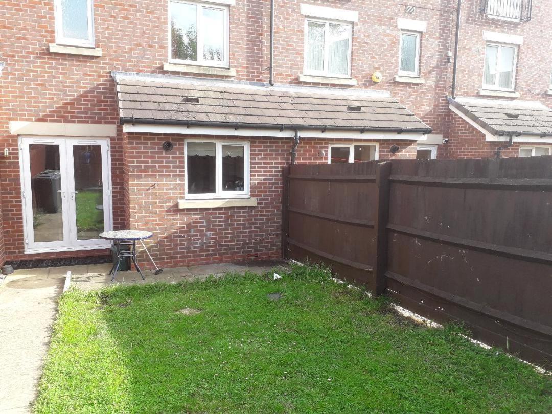 5 Bed House With Free Secure Parking In Pleasant Quiet Location Villa Wolverhampton Luaran gambar
